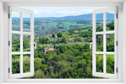 Fototapeta Naklejka Na Ścianę Okno 3D - Panoramic beautiful rural landscape of Toscana. Green fields and meadows, countryside in Italy
