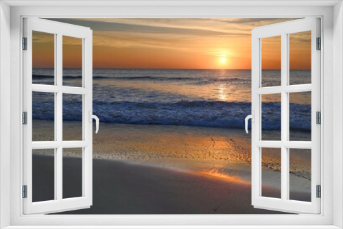 Fototapeta Naklejka Na Ścianę Okno 3D - Waves rolling ashore on an Atlantic Ocean beach at daybreak 