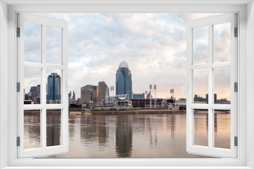 Fototapeta Naklejka Na Ścianę Okno 3D - Cincinnati downtown panoramic overview