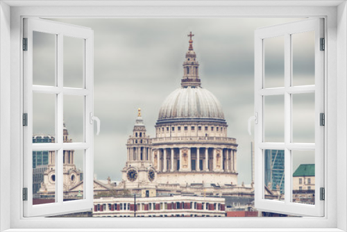 Fototapeta Naklejka Na Ścianę Okno 3D - Architectural Dome of St Paul Cathedral in London