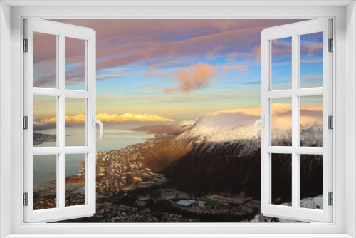 Fototapeta Naklejka Na Ścianę Okno 3D - view to the city of Tromso from a hight mountain