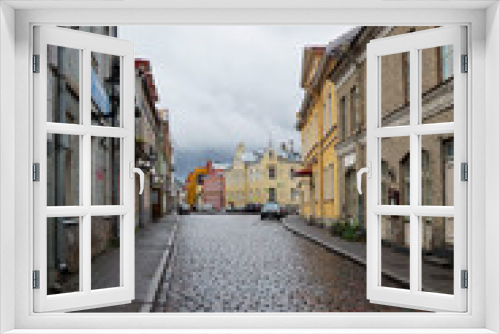 Fototapeta Naklejka Na Ścianę Okno 3D - cobbled streets of old Tallinn in rainy weather