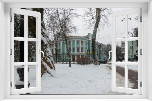 Fototapeta Naklejka Na Ścianę Okno 3D - View of the House of Officers in Kyiv in winter from Mariinsky Park