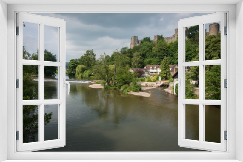 Fototapeta Naklejka Na Ścianę Okno 3D - Ludlow castle and riverside