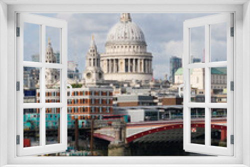 Fototapeta Naklejka Na Ścianę Okno 3D - Dome of St Paul's Cathedral rises over congested London scene