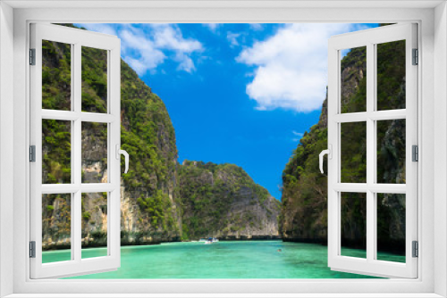 Fototapeta Naklejka Na Ścianę Okno 3D - High Cliff Blue Seascape