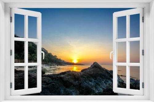 Fototapeta Naklejka Na Ścianę Okno 3D - Beautiful sunset over the tropical beach