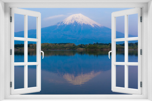 Fototapeta Naklejka Na Ścianę Okno 3D - Sun shine and inverted Mount Fuji reflected in Lake Tanukiko