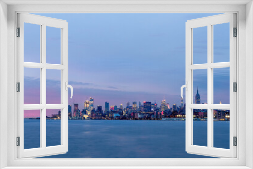 Fototapeta Naklejka Na Ścianę Okno 3D - View of Midtown Manhattan at sunset from Long Island City, Queens, New York City.
