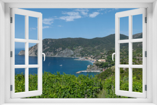 Fototapeta Naklejka Na Ścianę Okno 3D - Italian shores with boats and cliffs in Cinque Terre