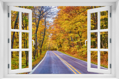 Fototapeta Naklejka Na Ścianę Okno 3D - Scenic Autumn Road Through Vibrant Keweenaw Forest