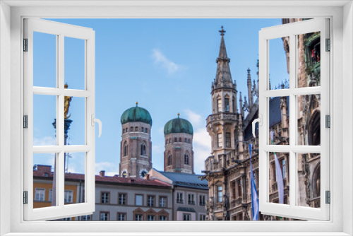 Fototapeta Naklejka Na Ścianę Okno 3D - View on Marienplatz city hall (Neues Rathaus) and Church of Our Blessed Lady (Frauenkirche) in Munich (Germany).