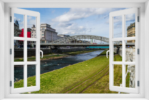 Fototapeta Naklejka Na Ścianę Okno 3D - Miasto Ostrawa w Czechach, most na rzece Ostravice