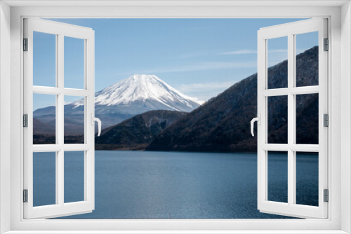 Fototapeta Naklejka Na Ścianę Okno 3D - 本栖湖から見た富士山