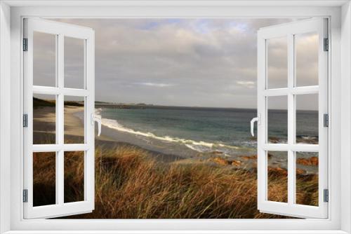 Fototapeta Naklejka Na Ścianę Okno 3D - View on the beach of Nodeven Rudoloc located on the north coast of Brittany, in the department of Finistère.