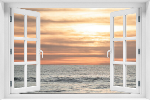 Fototapeta Naklejka Na Ścianę Okno 3D - Beautiful pastel sunset over the ocean 