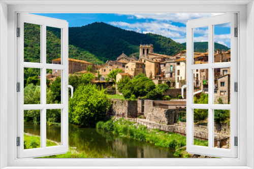 Fototapeta Naklejka Na Ścianę Okno 3D - Beautiful views of the stunning city of Besalu, in Catalonia, Spain