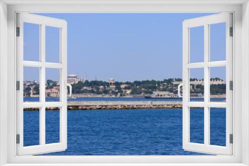 Fototapeta Naklejka Na Ścianę Okno 3D - Cityscape View from the water to buildings in the city of Istanbul 