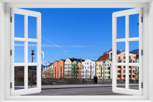 Fototapeta Naklejka Na Ścianę Okno 3D - Innsbruck, Tyrol, Altstadtszene und Inn