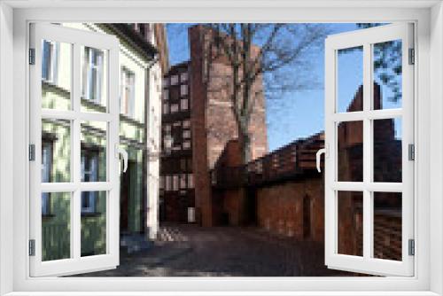 Fototapeta Naklejka Na Ścianę Okno 3D - Krzywa wieża od strony starego miasta, Toruń, Poland