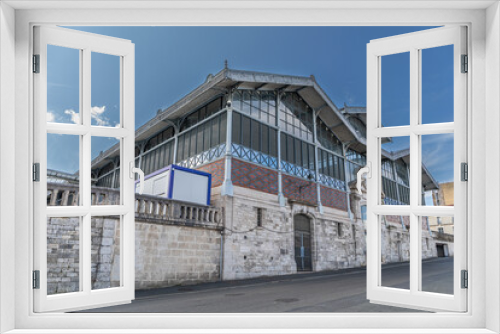 Fototapeta Naklejka Na Ścianę Okno 3D - Halles d'Angoulême, Charente