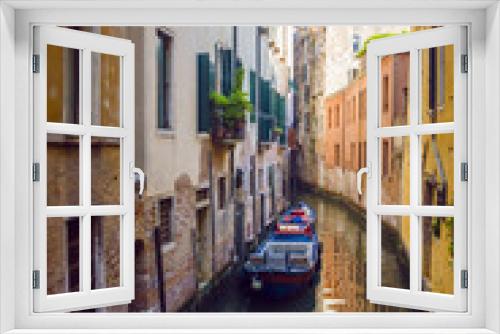 Fototapeta Naklejka Na Ścianę Okno 3D - Small canal in the Venice, Italy