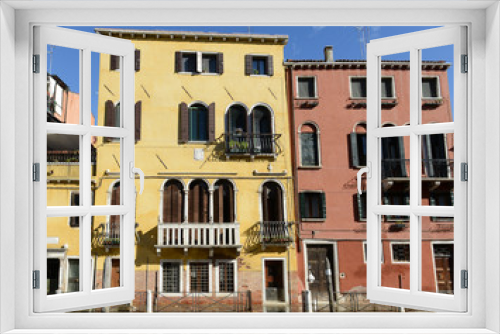 Fototapeta Naklejka Na Ścianę Okno 3D - Yellow Home along the Grand Canal in Venice Italy