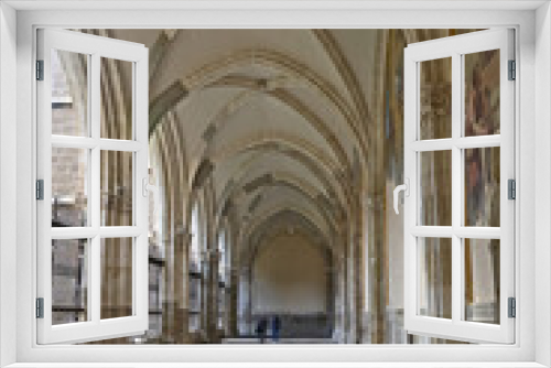 Toledo,  il chiostro della Cattedrale di Santa María de Toledo - Spagna