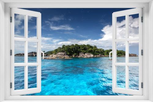 Fototapeta Naklejka Na Ścianę Okno 3D - Crystal clear water of tropical island, Similan, Thailand