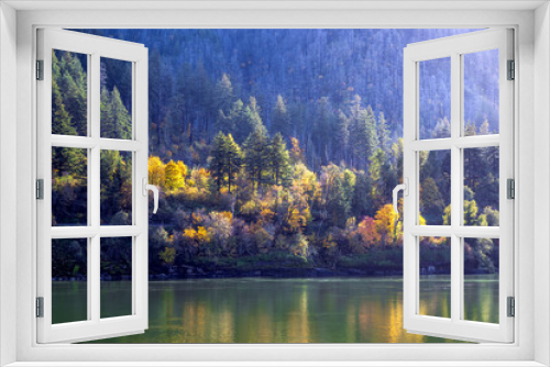 Fototapeta Naklejka Na Ścianę Okno 3D - Scenic landscape of the Columbia River with autumn forest on the slopes of the coastal mountains with reflection in the calm water