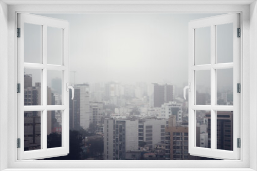 Fototapeta Naklejka Na Ścianę Okno 3D - Lima y su clima gris con niebla y garúa llovizna permanente, en Peru