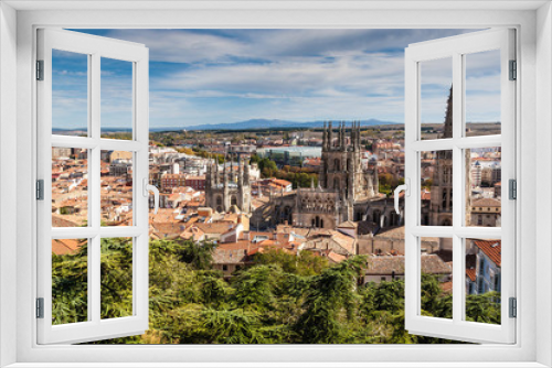 Fototapeta Naklejka Na Ścianę Okno 3D - Aerial view of cathedral in Burgos