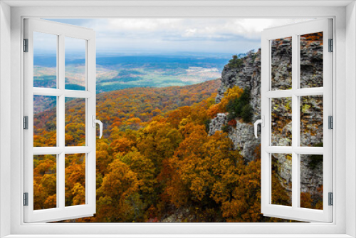 Fototapeta Naklejka Na Ścianę Okno 3D - Beautiful autumn colors at Mount Magazine State Park.