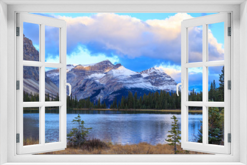 Fototapeta Naklejka Na Ścianę Okno 3D - Sunrise at Bow Lake in Canadian Rockies