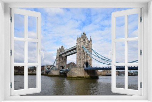 Fototapeta Naklejka Na Ścianę Okno 3D - 快晴の日のロンドンブリッジ（ロンドン橋）