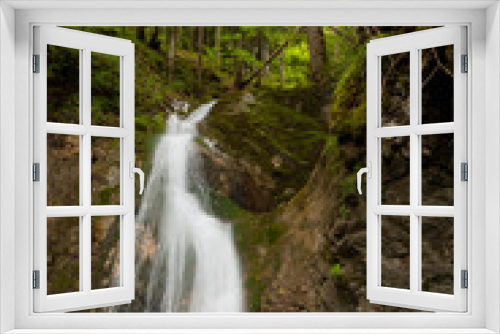 Fototapeta Naklejka Na Ścianę Okno 3D - Cascade dans la forêt