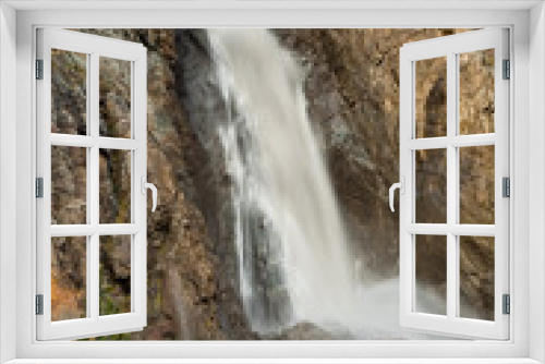 Fototapeta Naklejka Na Ścianę Okno 3D - Cascade montagne