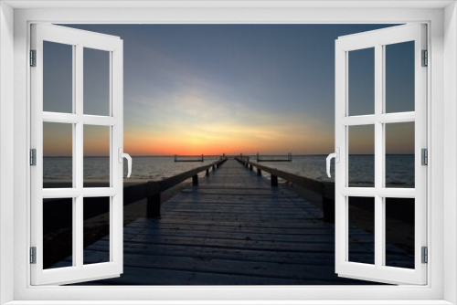 Fototapeta Naklejka Na Ścianę Okno 3D - Muelle con vista al mar al atardecer