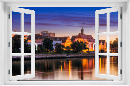 Fototapeta Naklejka Na Ścianę Okno 3D - Regensburg cityscape during blue hour