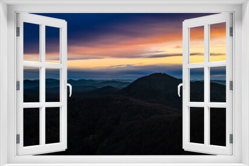Fototapeta Naklejka Na Ścianę Okno 3D - Trifels / Dahnerfelsenland im Sonnenuntergang 