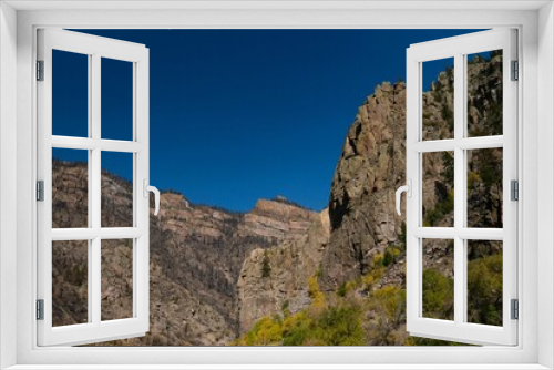 Fototapeta Naklejka Na Ścianę Okno 3D - Bright and sunny day with a picturesque landscape of rocky cliffs and lush green trees