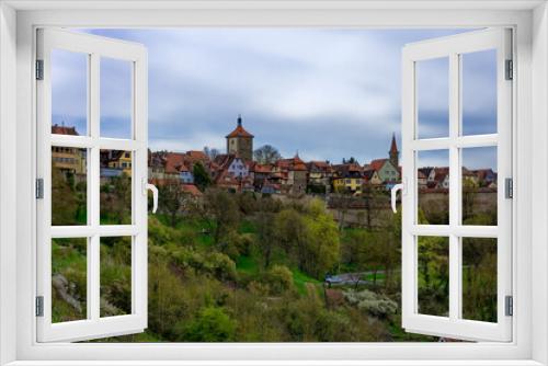 Fototapeta Naklejka Na Ścianę Okno 3D - Spring day in the medieval town of Rothenburg ob der Tauber.