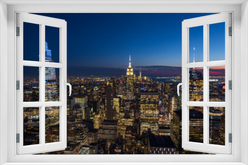 Fototapeta Naklejka Na Ścianę Okno 3D - Sunset view of New York City skyline from a rooftop (Usa)