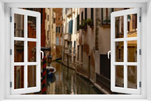 Fototapeta Naklejka Na Ścianę Okno 3D - Camminando ed ammirando la bellissima città di Venezia