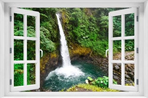 Fototapeta Naklejka Na Ścianę Okno 3D - Wodospad w dżungli - Kostaryka