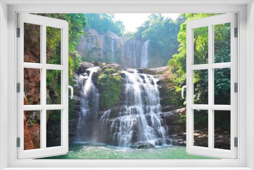 Fototapeta Naklejka Na Ścianę Okno 3D - Wodospad w sercu lasu deszczowego w Kostaryce