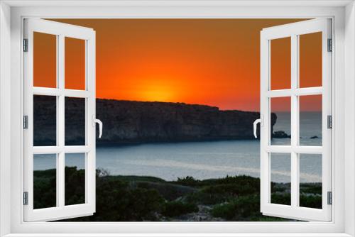 Fototapeta Naklejka Na Ścianę Okno 3D - Krajobraz morski, piękny zachód słońca i klify, wyspa Minorka (Menorca), Hiszpania	