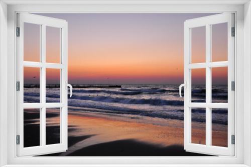 Fototapeta Naklejka Na Ścianę Okno 3D - Sunset at the Imperial Beach. Cloudy sunset and pier in San Diego.