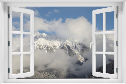 Fototapeta Naklejka Na Ścianę Okno 3D - montagne con nuvole