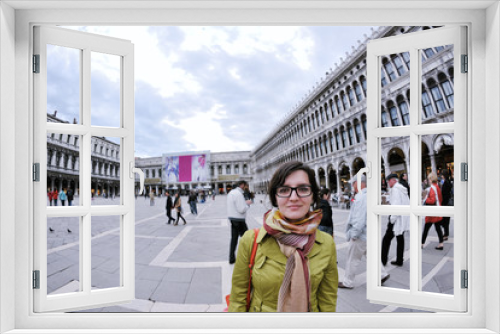 Fototapeta Naklejka Na Ścianę Okno 3D - Beautiful woman in Venice